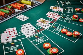 24 erek mobile app interface showing live casino tables and sportsbook navigation